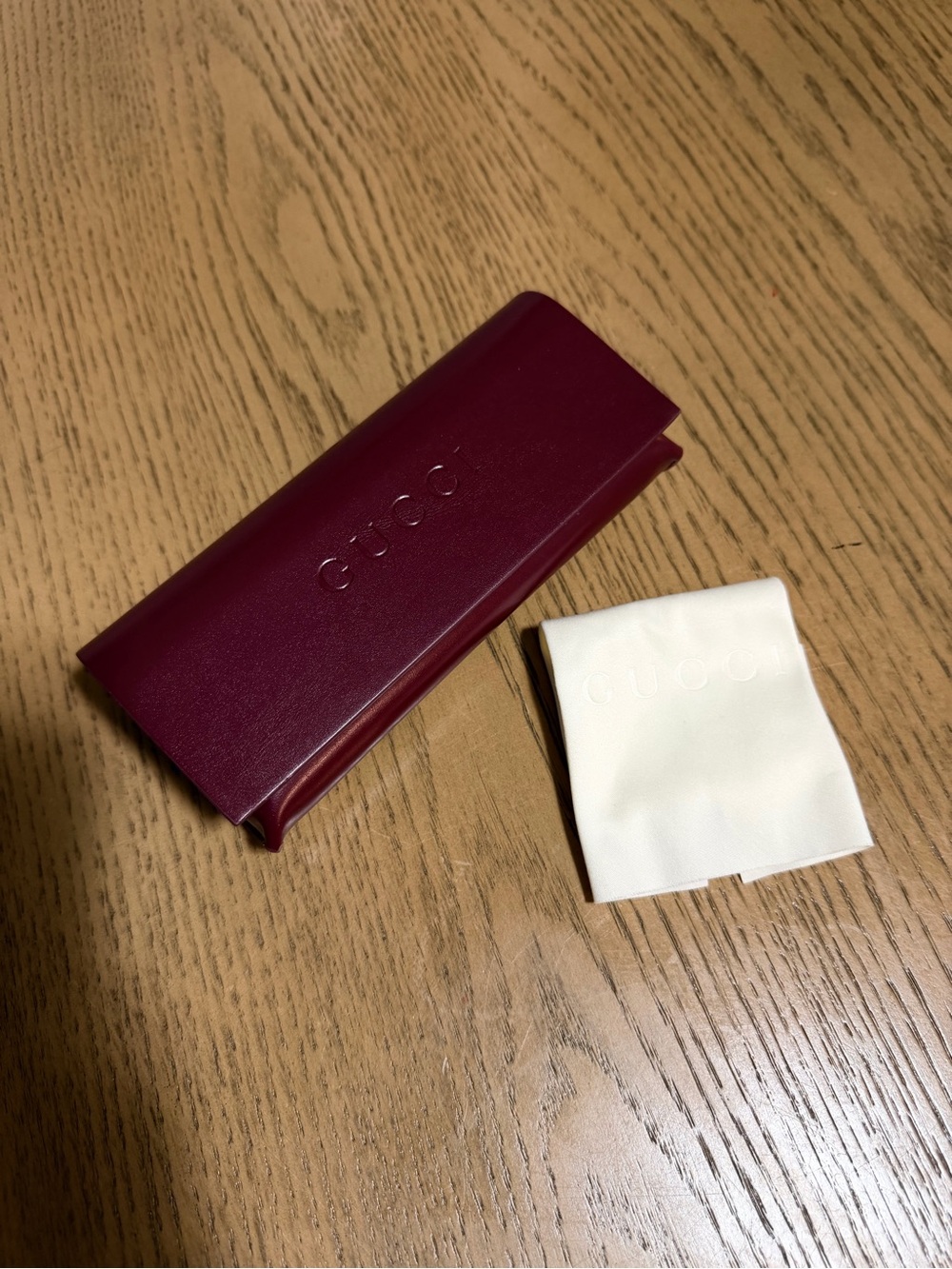 Gucci Burgundy Leather Glasses Case with Cream Cleaning Cloth - Picture 2 of 8